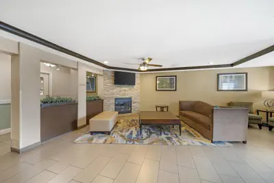 Photo 4 - Best Western Plus Twin View Inn & Suites
