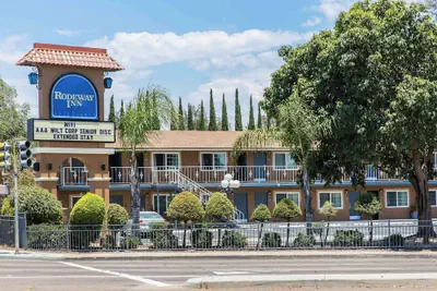 Photo 2 - Rodeway Inn Escondido Downtown