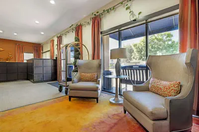 Photo 4 - Best Western Royal Palace Inn & Suites