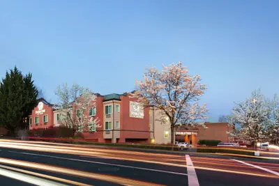 Photo 2 - DoubleTree by Hilton Portland - Tigard