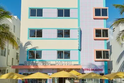 Photo 2 - Starlite Hotel
