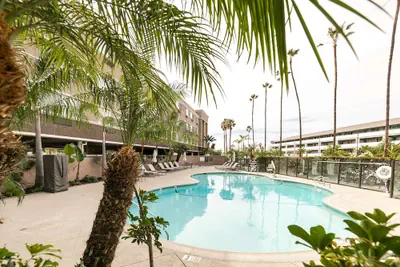 Photo 2 - Best Western Inn & Suites San Diego – Zoo/SeaWorld Area