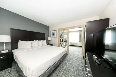 Photo 5 - Best Western Inn & Suites San Diego – Zoo/SeaWorld Area