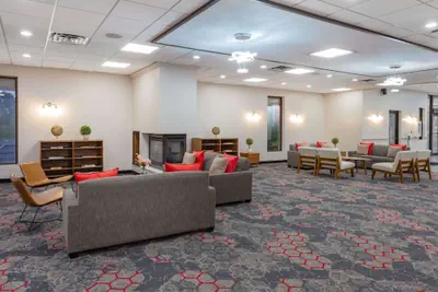 Photo 4 - Ramada by Wyndham Hartford North / Bradley Airport