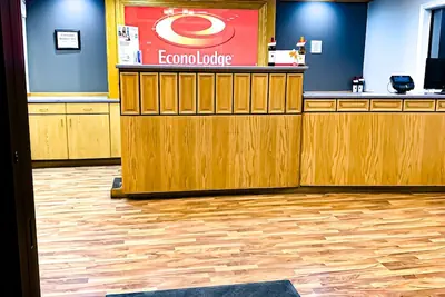 Photo 2 - Econo Lodge Inn & Suites Winnemucca