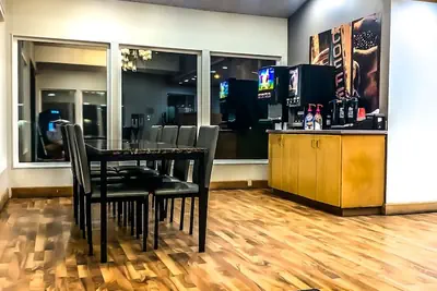 Photo 4 - Econo Lodge Inn & Suites Winnemucca