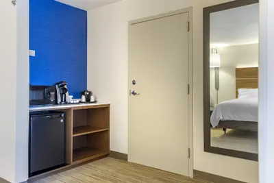 Photo 5 - Holiday Inn Express Hotel & Suites Albuquerque Midtown by IHG