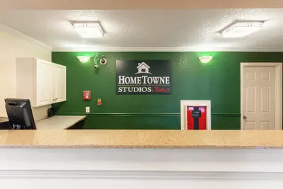 Photo 5 - HomeTowne Studios by Red Roof Atlanta - Norcross Downtown