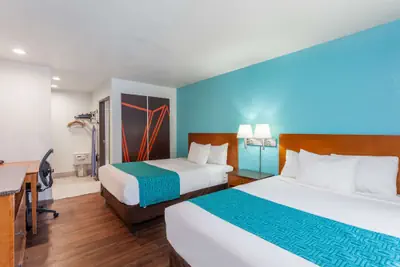 Photo 4 - Howard Johnson by Wyndham National City/San Diego South