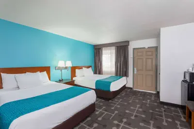 Photo 3 - Howard Johnson by Wyndham National City/San Diego South