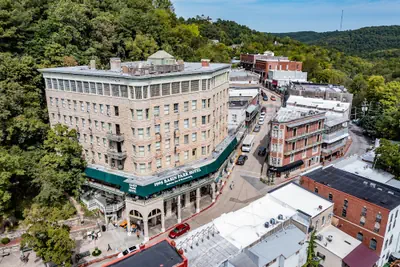 Photo 2 - Basin Park Hotel and Spa