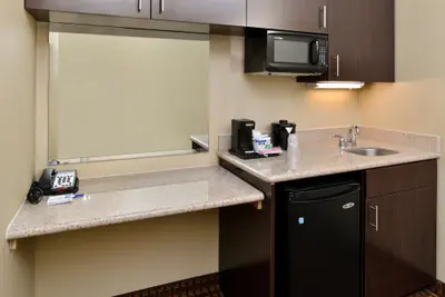 Photo 3 - Holiday Inn Express and Suites Indianapolis W- Airport Area by IHG