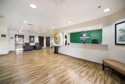 Photo 4 - HomeTowne Studios by Red Roof St. Louis - Airport/ N Lindbergh