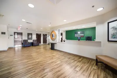 Photo 4 - HomeTowne Studios by Red Roof St. Louis - Airport/ N Lindbergh