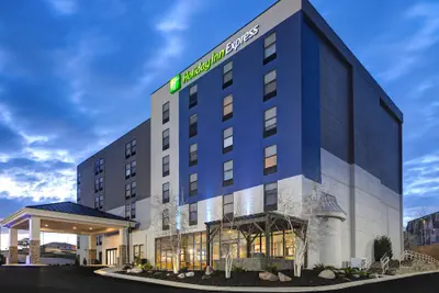Photo 2 - Holiday Inn Express & Suites Central Omaha by IHG