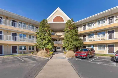 Photo 2 - Extended Stay America Select Suites - St. Louis - Westport - E Lackland Rd