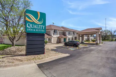 Photo 2 - Quality Inn & Suites Omaha Chalco