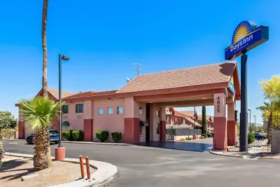 Photo 2 - Days Inn by Wyndham Tucson Airport