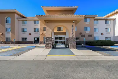 Photo 2 - Comfort Inn & Suites near Kino Sports Complex