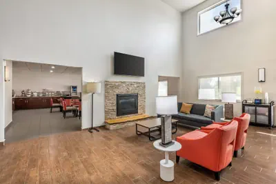 Photo 4 - Comfort Suites Omaha Northwest