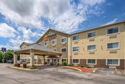 Photo 2 - Comfort Suites Omaha Northwest