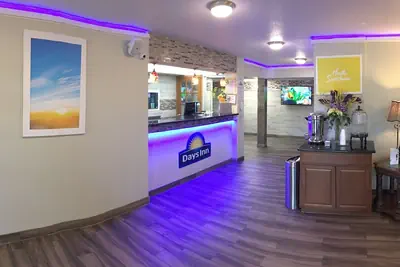 Photo 5 - Days Inn by Wyndham Southern Hills/ORU