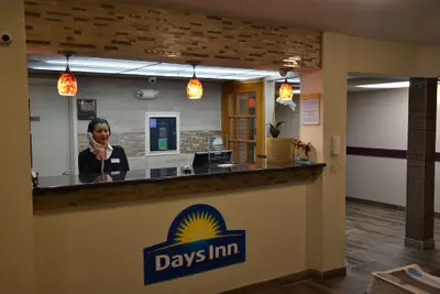 Photo 4 - Days Inn by Wyndham Southern Hills/ORU