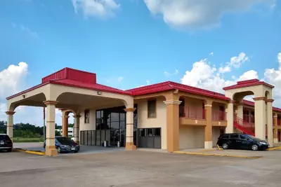 Photo 2 - Econo Lodge Inn & Suites West - Energy Corridor