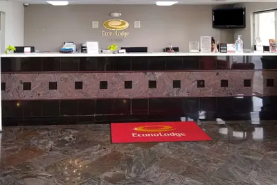 Photo 4 - Econo Lodge Inn & Suites West - Energy Corridor