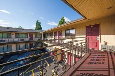 Photo 3 - Broadway Inn