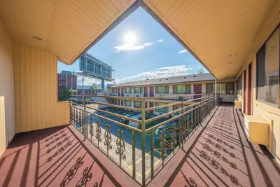 Photo 2 - Broadway Inn