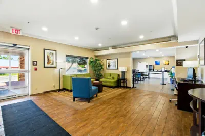 Photo 5 - Comfort Inn South Tulsa - Woodland Hills