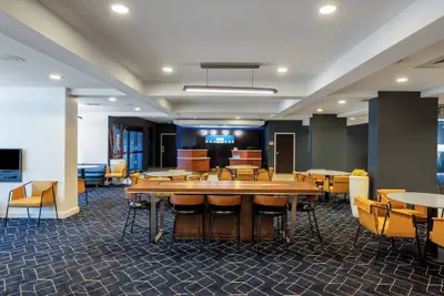 Photo 5 - Courtyard by Marriott Columbus Airport
