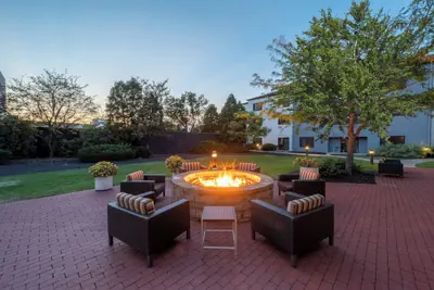 Photo 2 - Courtyard by Marriott Columbus Airport