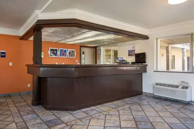 Photo 4 - Motel 6 Portland, OR Mall 205