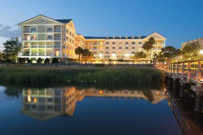 Photo 2 - Courtyard Charleston Waterfront by Marriott