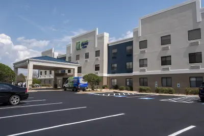 Photo 2 - Holiday Inn Express & Suites Greenville Airport by IHG