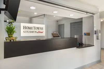 Photo 4 - HomeTowne Studios & Suites by Red Roof Greensboro