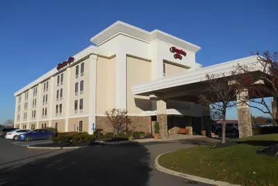 Photo 2 - Hampton Inn Columbus - Airport