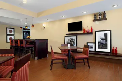 Photo 5 - Hampton Inn Columbus - Airport