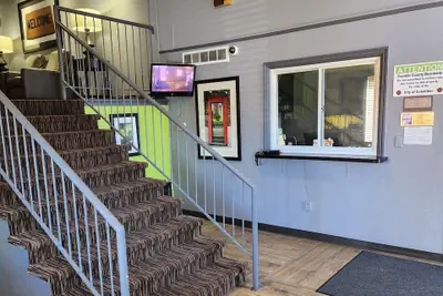 Photo 3 - Suburban Studios Columbus East