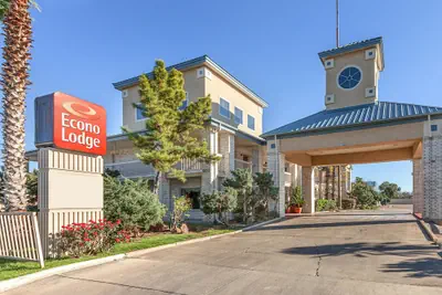 Photo 2 - Econo Lodge San Antonio South