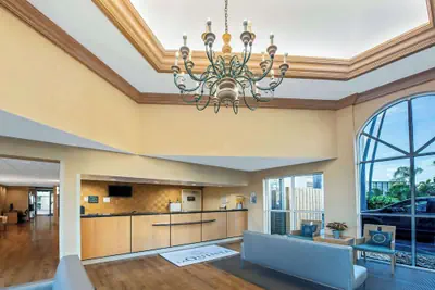 Photo 3 - La Quinta Inn & Suites by Wyndham West Palm Beach Airport