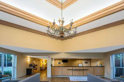Photo 2 - La Quinta Inn & Suites by Wyndham West Palm Beach Airport