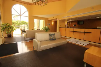 Photo 4 - La Quinta Inn & Suites by Wyndham West Palm Beach Airport