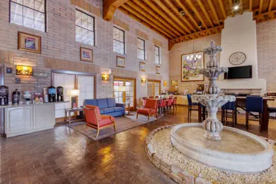 Photo 4 - Comfort Suites Tucson near Sabino Canyon