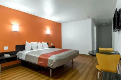 Photo 4 - Beachside Inn Motel
