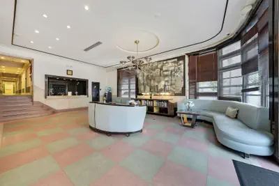 Photo 4 - Greenview Hotel by Lowkl