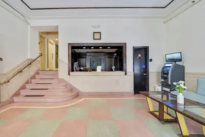 Photo 5 - Greenview Hotel by Lowkl