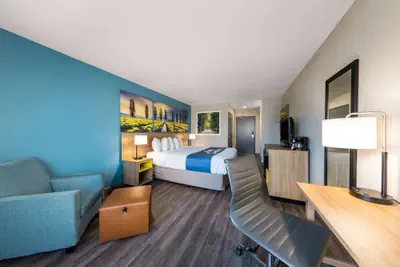 Photo 5 - Days Inn by Wyndham Lathrop